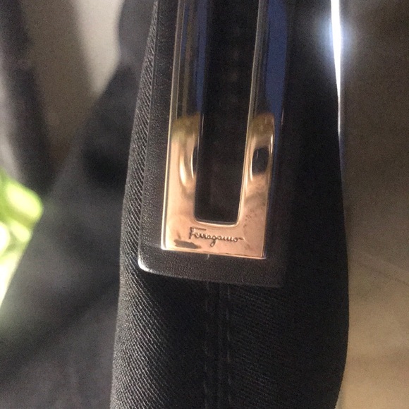 AUTHENTIC SALVATORE FERRAGAMO BLACK SHOULDER BAG - Picture 5 of 16